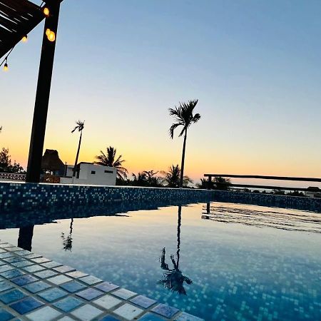 Hotel Mayari Holbox Eksteriør billede Sunset at the pool