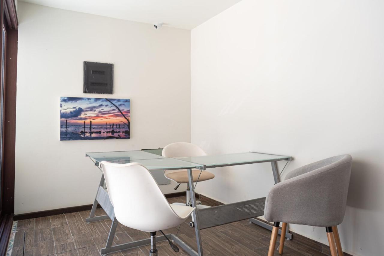 Hotel Mayari Holbox Eksteriør billede A meeting room at the headquarters of the company