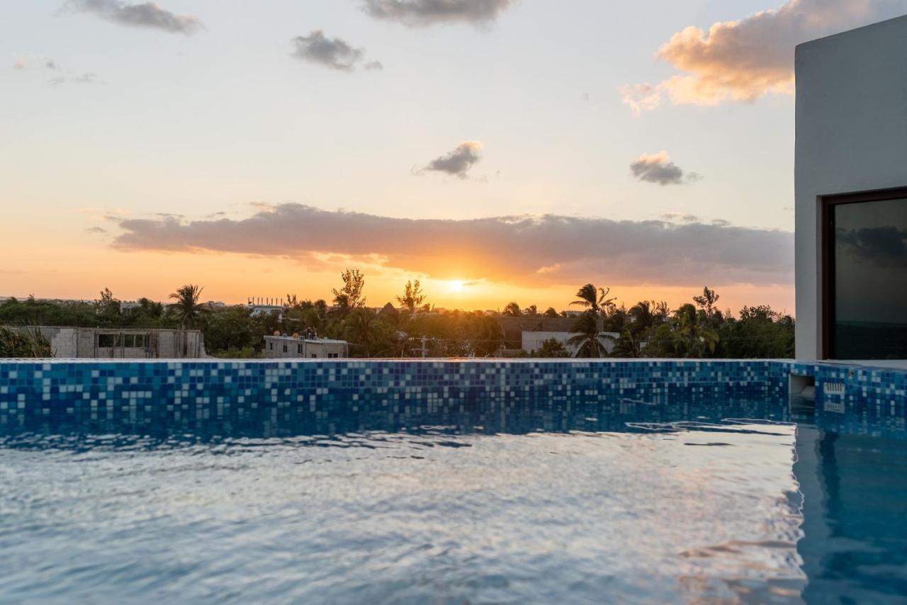 Hotel Mayari Holbox Eksteriør billede Sunset at the rooftop pool