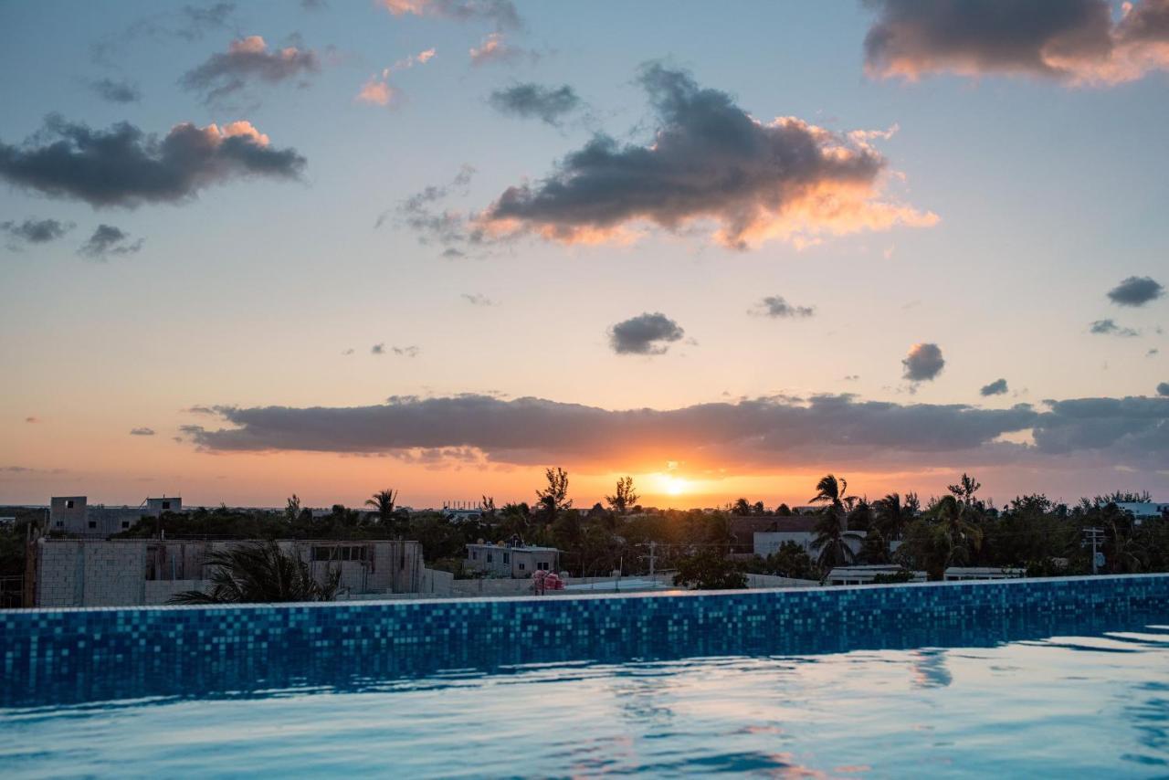 Hotel Mayari Holbox Eksteriør billede Sunset over Tulum