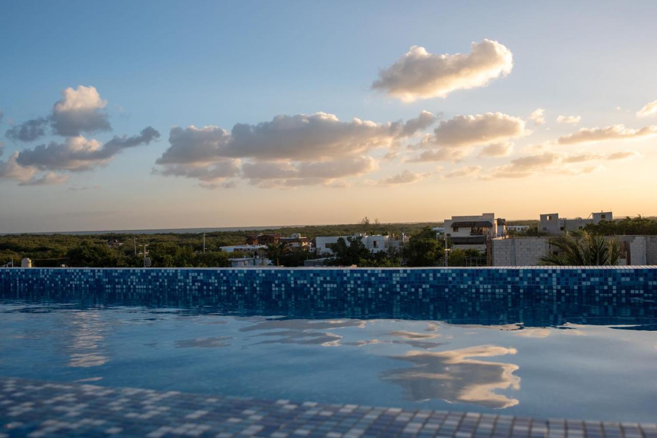 Hotel Mayari Holbox Eksteriør billede Sunset over Tulum