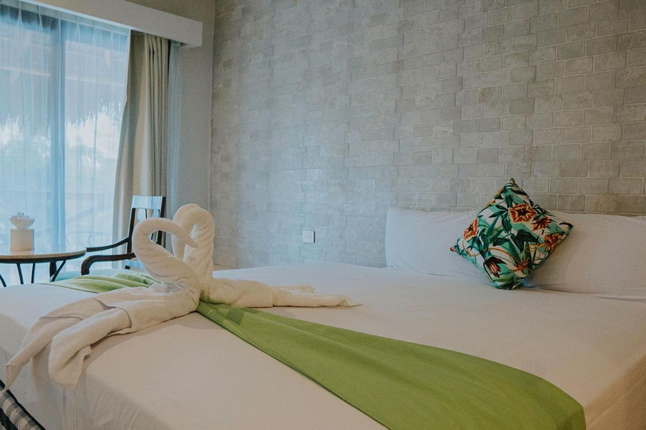 Hotel Mayari Holbox Eksteriør billede A bed with a towel animal