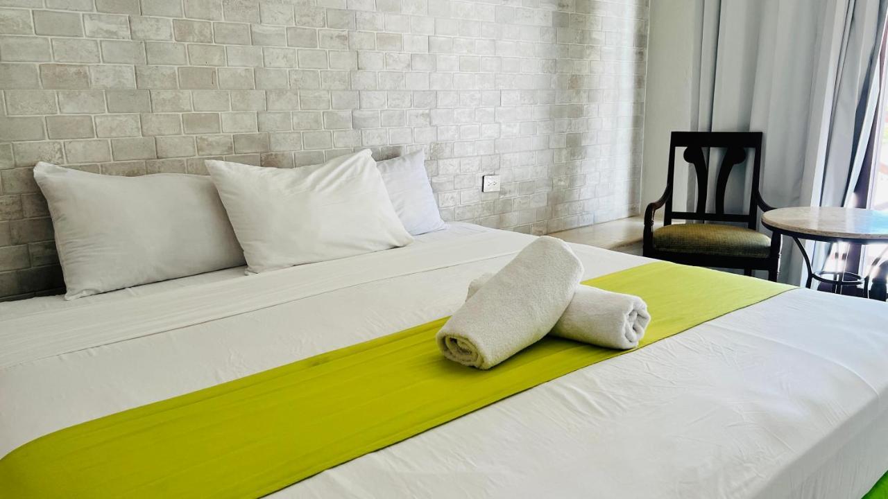 Hotel Mayari Holbox Eksteriør billede A bed runner