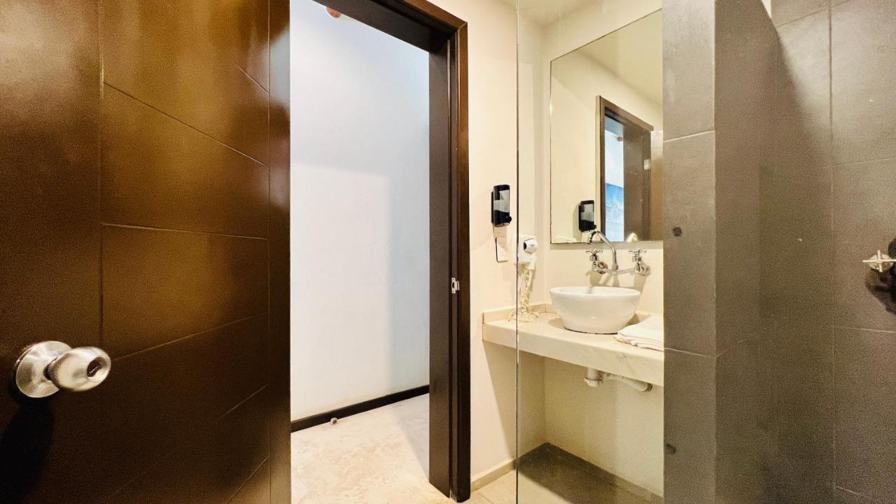 Hotel Mayari Holbox Eksteriør billede Bathroom of a hotel room